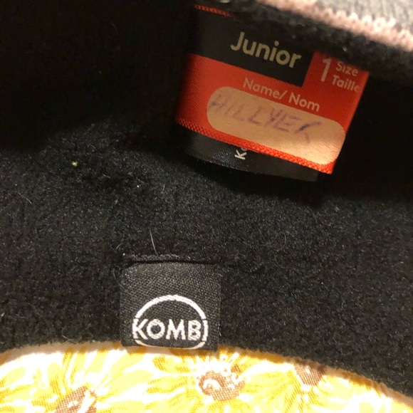 Kitty cat hat and mittens - Picture 4 of 5